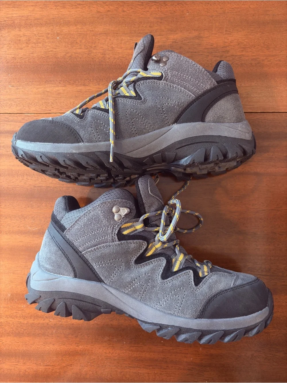 BearPaw Men’s Waterproof Hiking Boots Lars Size 8 Suede Leather